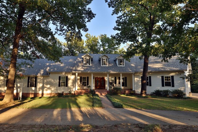 607 Sumac Ln, Marshfield, MO 65706 - cape cod-style house featuring a porch, a front lawn, roof with shingles, and crawl space