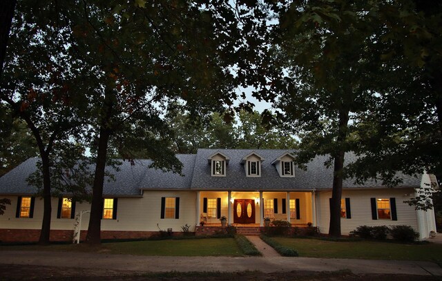 607 Sumac Ln, Marshfield, MO 65706 - new england style home with a front lawn, a porch, and a shingled roof