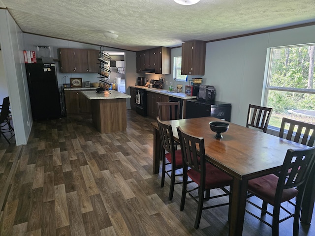 285 Lace Loop, Conway, MO 65632 - dining area with dark wood finished floors, a textured ceiling, and lofted ceiling