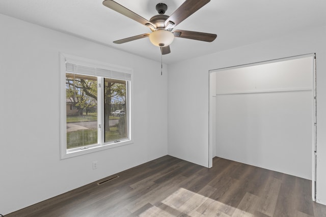 824 Highland Dr, Aurora, MO 65605 - unfurnished bedroom with dark wood finished floors, a closet, and ceiling fan