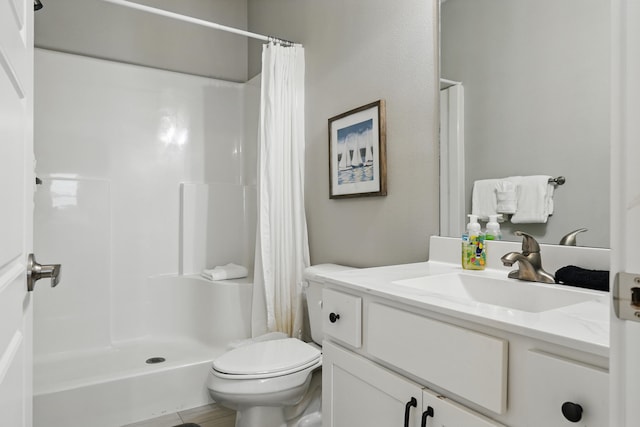 232 Chateau Mountain Hilltop Way, Branson, MO 65616 - bathroom with toilet, vanity, and a shower with shower curtain