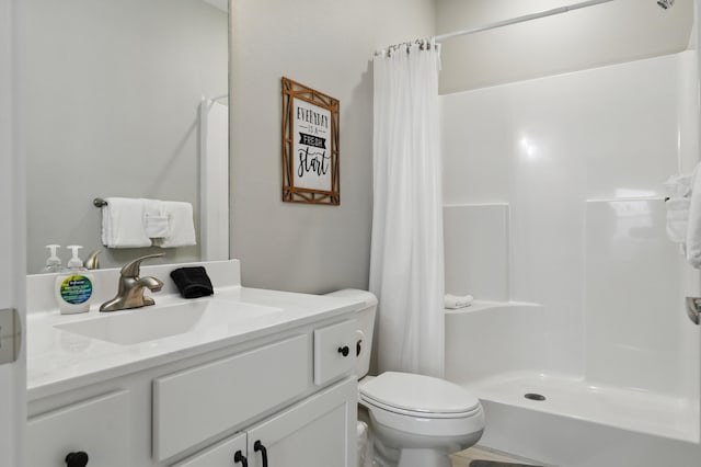 232 Chateau Mountain Hilltop Way, Branson, MO 65616 - bathroom featuring vanity, a shower with shower curtain, and toilet