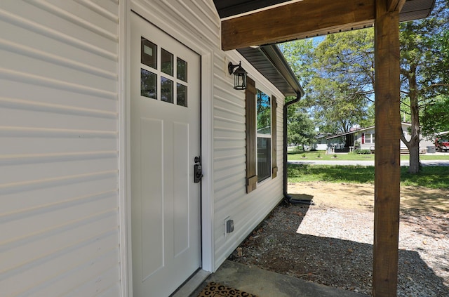 281 N 2nd St, Verona, MO 65769 - doorway to property featuring crawl space