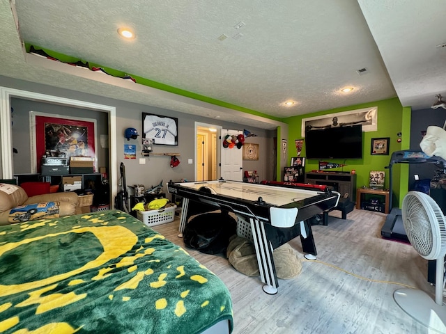 1054 W Itaska Rd, Nixa, MO 65714 - playroom featuring light wood-style floors, a textured ceiling, and recessed lighting