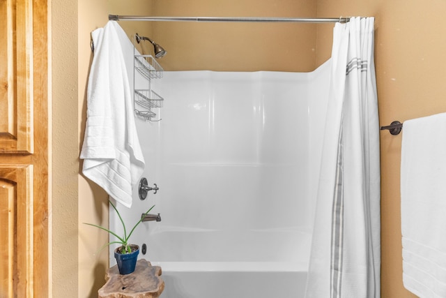 36205 State Highway 413, Crane, MO 65633 - full bathroom with shower / tub combo with curtain