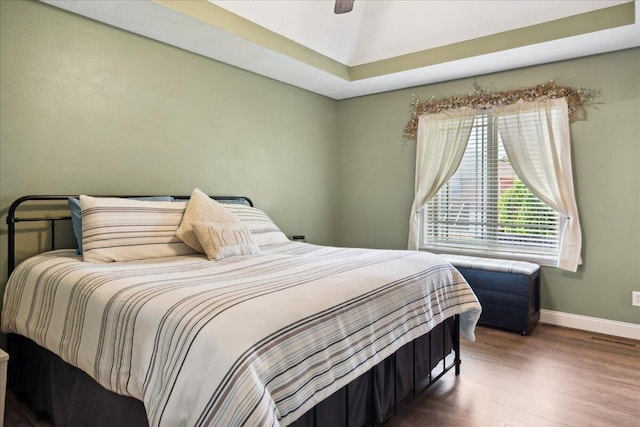 1270 E Ogorman Ct, Springfield, MO 65803 - bedroom with wood finished floors, baseboards, and a ceiling fan
