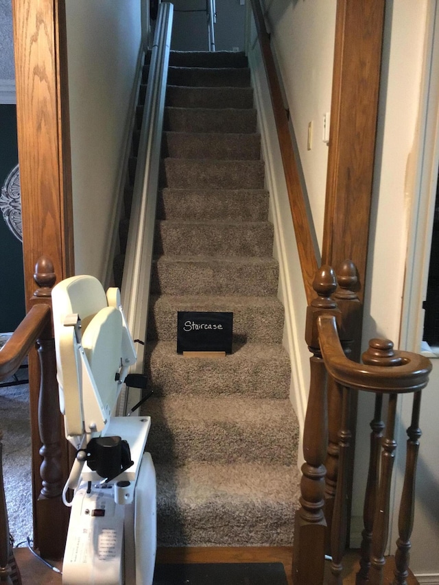 310 S 6th St, Thayer, MO 65791 - view of stairway