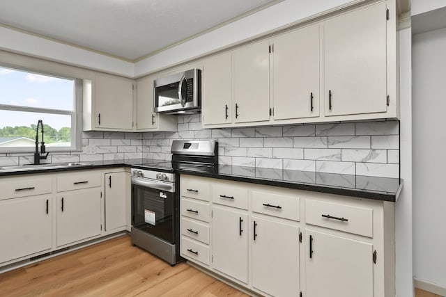 2658 S Hillsboro, Springfield, MO 65802 - kitchen with stainless steel appliances, a sink, dark countertops, and tasteful backsplash