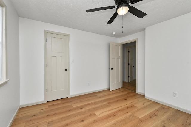 2658 S Hillsboro, Springfield, MO 65802 - spare room with light wood-style flooring, baseboards, ceiling fan, and a textured ceiling