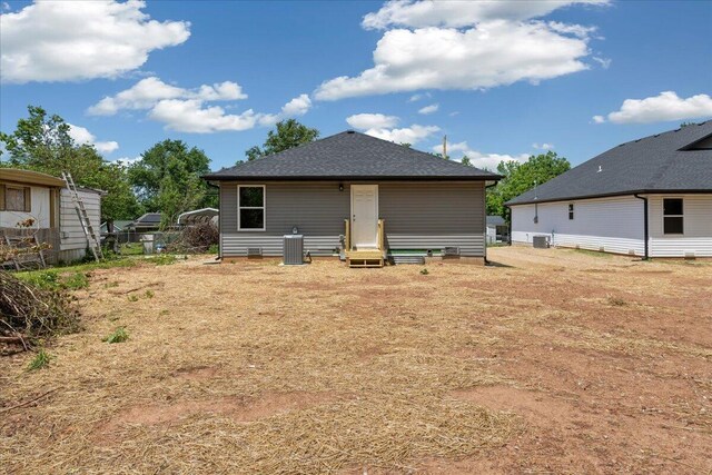 1052 S Overhill Ave, Springfield, MO 65802 - back of property with cooling unit and entry steps