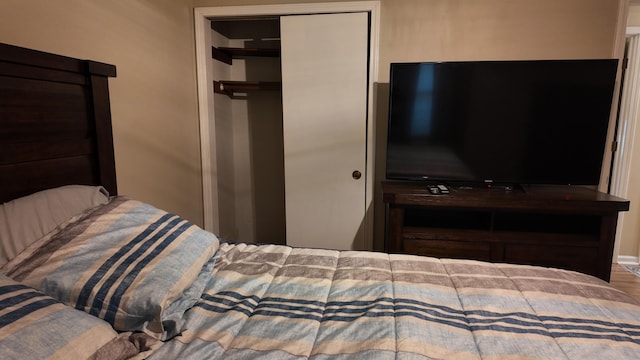 606 W Clover Dr, Clinton, MO 64735 - bedroom with a closet