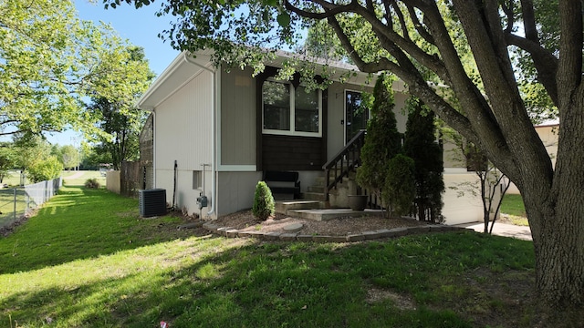 606 W Clover Dr, Clinton, MO 64735 - view of front facade with a garage