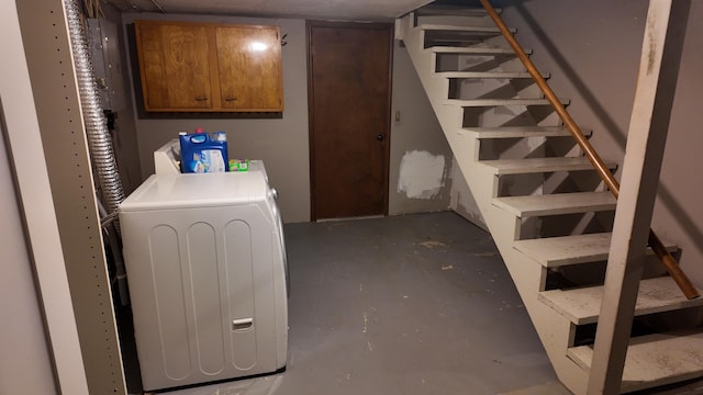 606 W Clover Dr, Clinton, MO 64735 - finished below grade area with washer / clothes dryer and stairway
