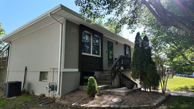 606 W Clover Dr, Clinton, MO 64735 - view of side of home with cooling unit