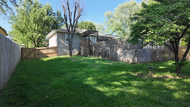 606 W Clover Dr, Clinton, MO 64735 - view of yard featuring stairway