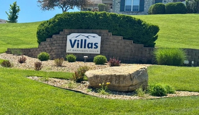 208 Rue De Villas Cir Unit 4, Branson, MO 65616 - community / neighborhood sign with a lawn