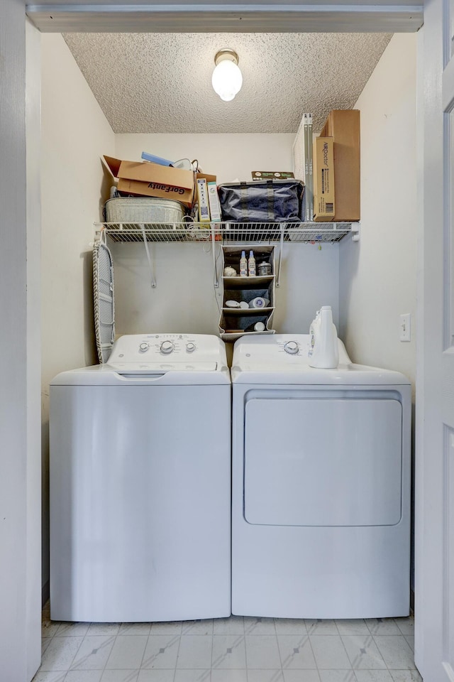 307 Azalea St, Duenweg, MO 64841 - laundry area with washing machine and clothes dryer and a textured ceiling