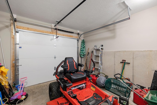 2025 Diego Ct, Bolivar, MO 65613 - view of garage