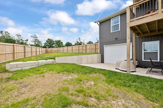 2025 Diego Ct, Bolivar, MO 65613 - view of yard with a garage