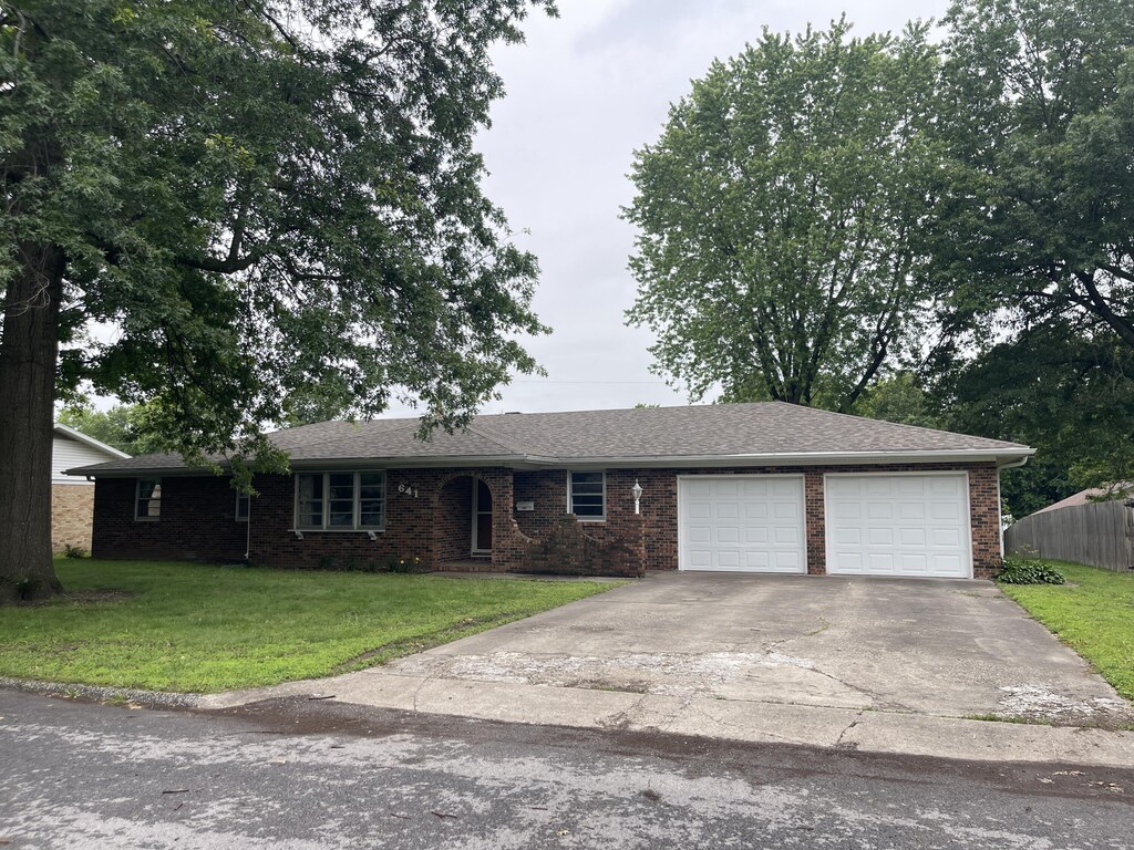641 N Claud Ave, Bolivar, MO 65613 - photo 1