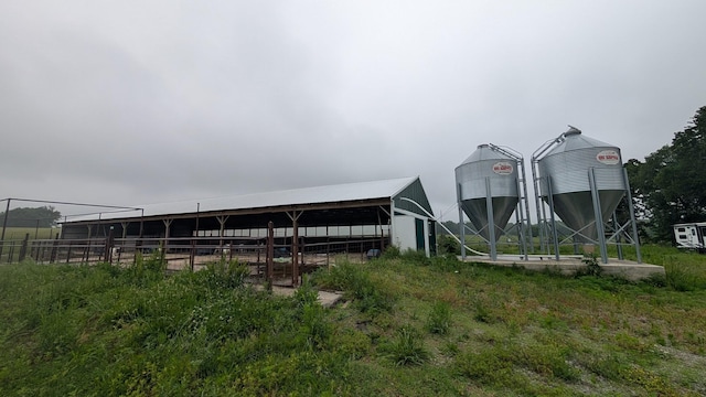 9550 S 325th Rd, El Dorado Springs, MO 64744 - back of property with an outdoor structure and an exterior structure
