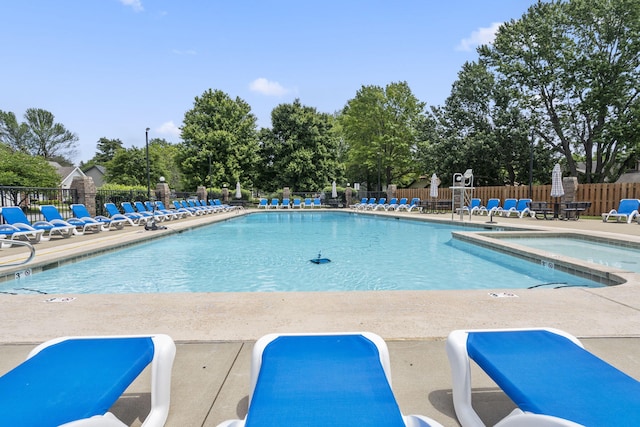 3909 W Eaglecrest St, Battlefield, MO 65619 - community pool with a patio