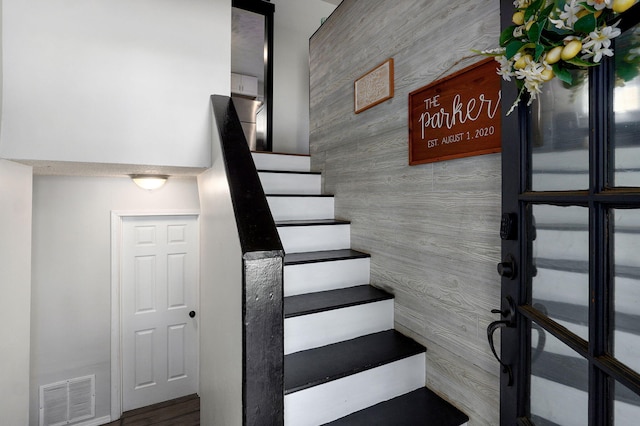 3625 S Moreland Ave, Springfield, MO 65807 - view of stairs