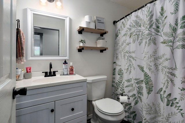 3625 S Moreland Ave, Springfield, MO 65807 - full bathroom featuring vanity, toilet, and curtained shower