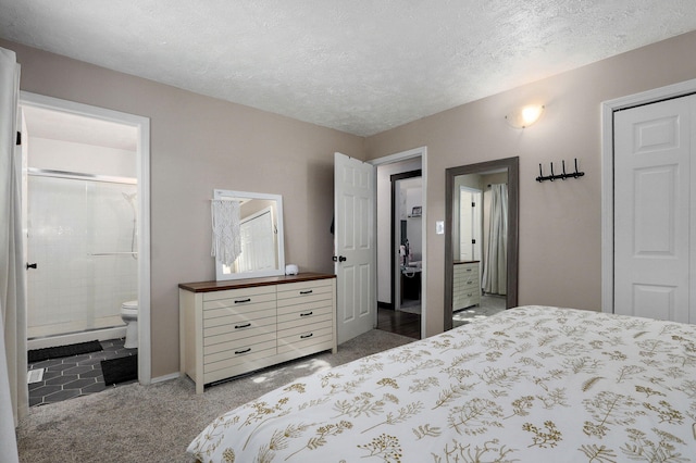 3625 S Moreland Ave, Springfield, MO 65807 - bedroom featuring carpet floors, a textured ceiling, and ensuite bath