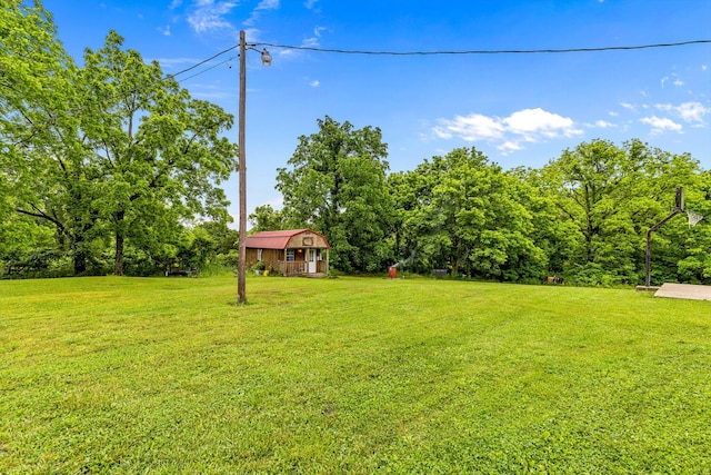 1650 Clouse Rd, Macomb, MO 65702 - view of green lawn featuring an outdoor structure