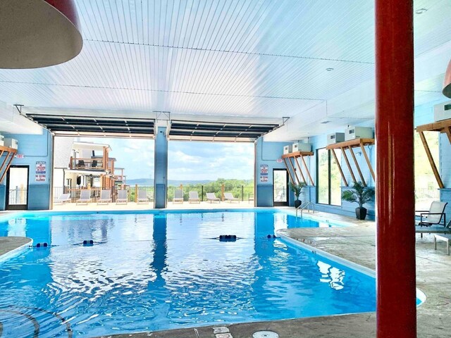 240 Chateau Cove Dr, Branson, MO 65616 - view of indoor pool