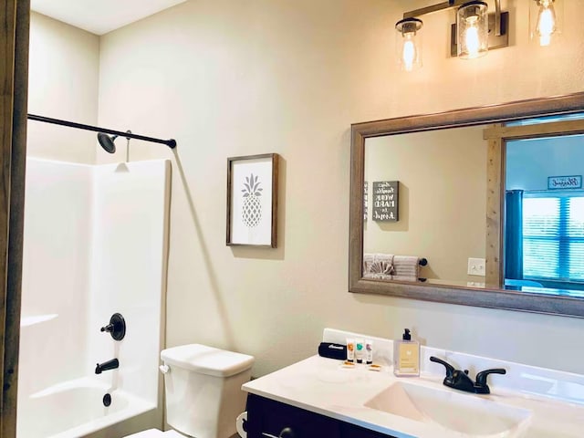 240 Chateau Cove Dr, Branson, MO 65616 - bathroom with toilet, vanity, and bathing tub / shower combination