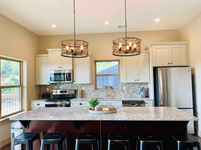 240 Chateau Cove Dr, Branson, MO 65616 - kitchen featuring stainless steel appliances, a chandelier, a sink, a center island, and recessed lighting