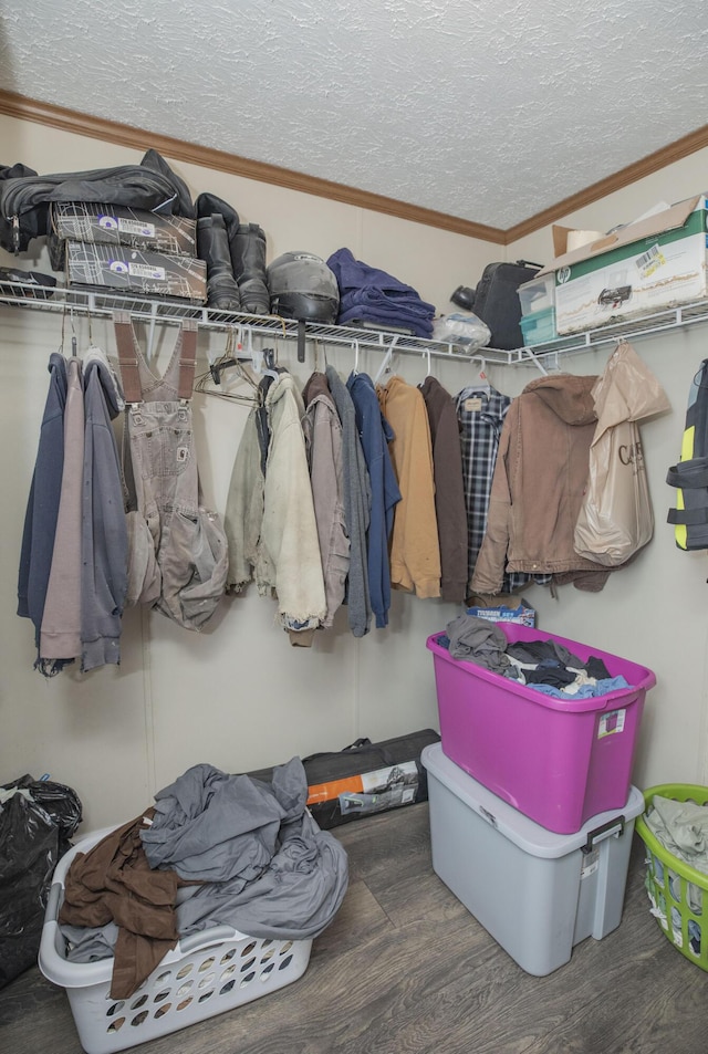 4857 S 101st Rd, Bolivar, MO 65613 - walk in closet featuring wood finished floors