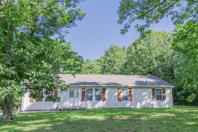 4857 S 101st Rd, Bolivar, MO 65613 - ranch-style house featuring a front lawn