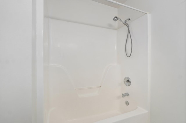 511 W Chestnut Rd, Nixa, MO 65714 - full bathroom featuring shower / washtub combination