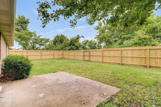 511 W Chestnut Rd, Nixa, MO 65714 - view of yard featuring a patio area