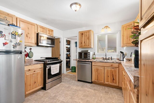 2212 N Kellett Ave, Springfield, MO 65803 - photo 9