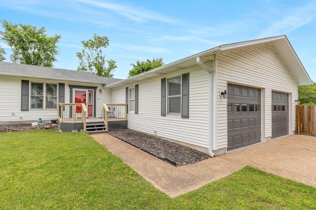 1394 Bee Creek Rd, Branson, MO 65616 - single story home with a deck