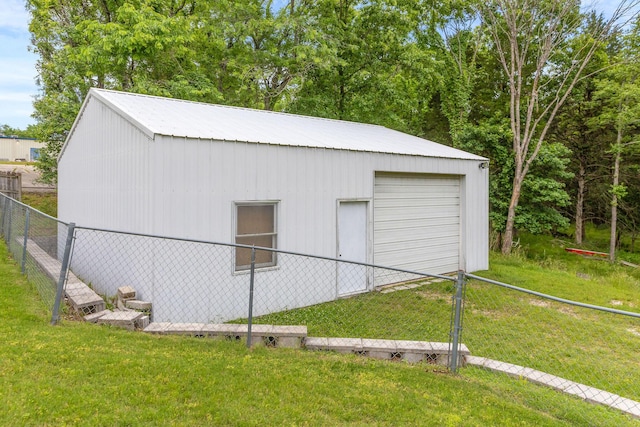 1394 Bee Creek Rd, Branson, MO 65616 - view of outdoor structure with driveway