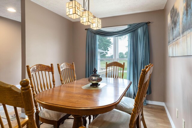 1394 Bee Creek Rd, Branson, MO 65616 - dining area featuring a textured ceiling, light wood-style floors, baseboards, and recessed lighting
