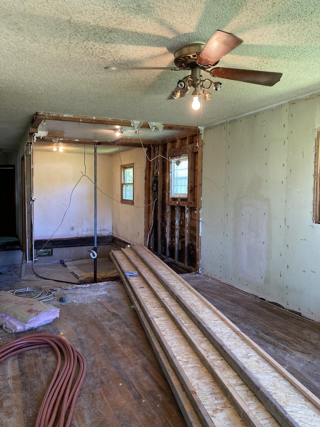 403 S W St, Mountain Grove, MO 65711 - unfurnished room with a textured ceiling and a ceiling fan