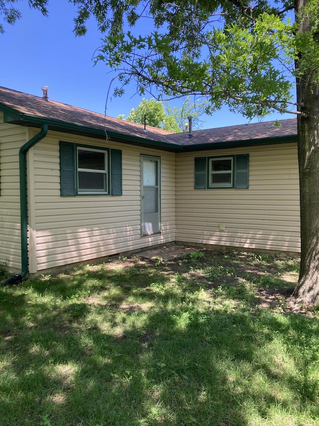 403 S W St, Mountain Grove, MO 65711 - view of front of property featuring a front yard
