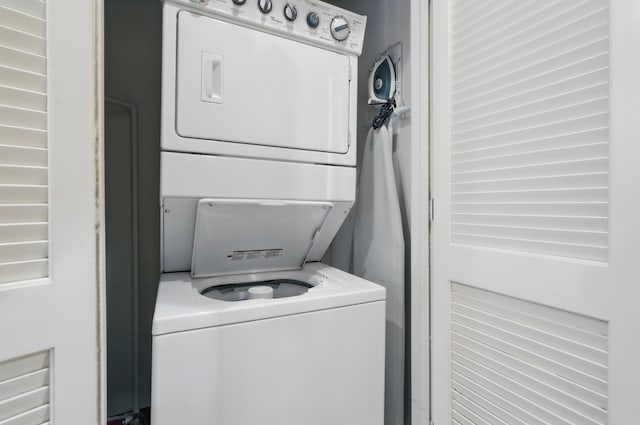 200 Majestic Dr Unit 1-208, Branson, MO 65616 - laundry area featuring estacked washer and dryer