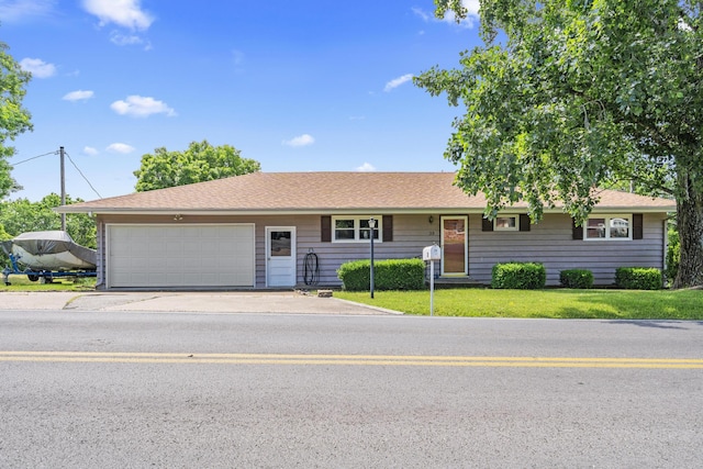 39 James River Rd, Kimberling City, MO 65686 - ranch-style house featuring an attached garage, a front lawn, and driveway