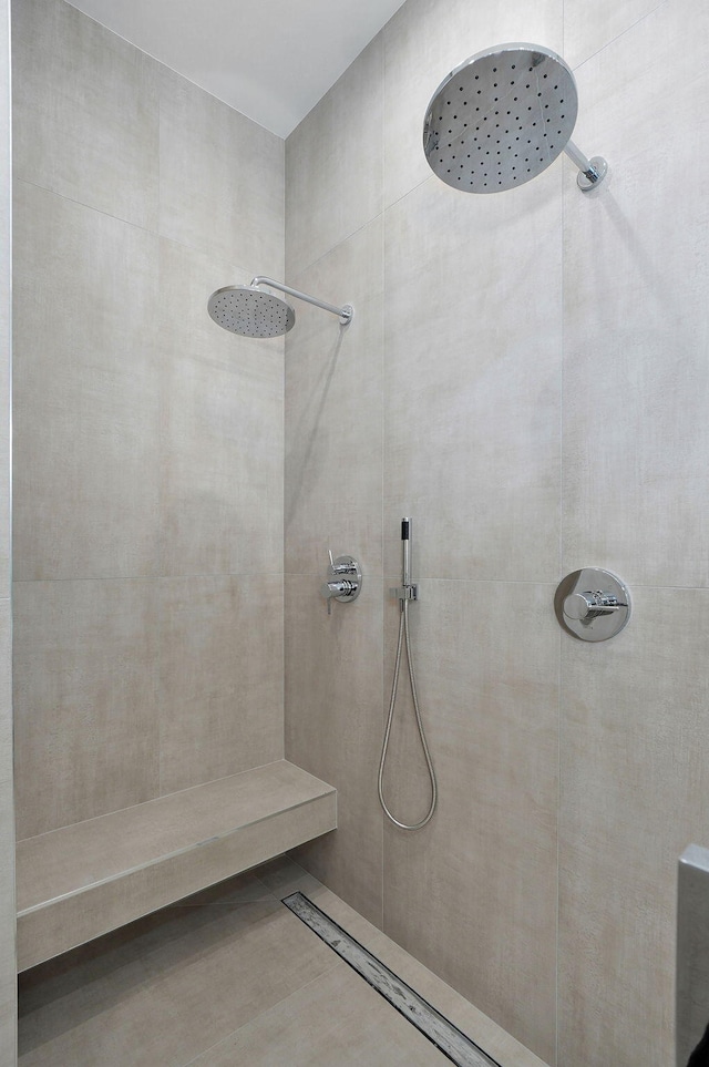 3725 E Woodhue St, Springfield, MO 65802 - bathroom featuring a tile shower