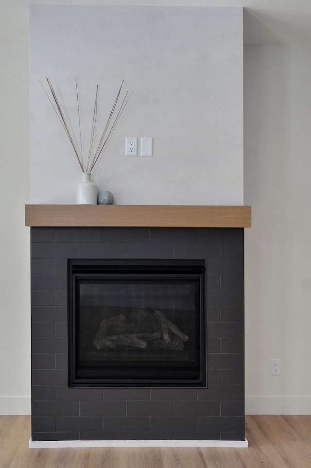 3725 E Woodhue St, Springfield, MO 65802 - detailed view of a tiled fireplace, wood finished floors, and baseboards