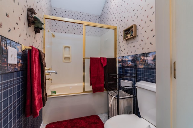 79 Anglers Pointe Dr Unit 5, Branson, MO 65616 - full bathroom featuring wallpapered walls, toilet, and enclosed tub / shower combo