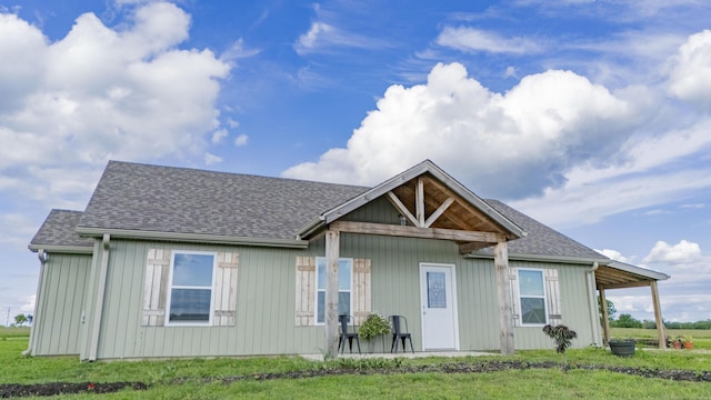 13447 E 1424th Rd, Stockton, MO 65785 - view of front of house featuring roof with shingles and a front yard