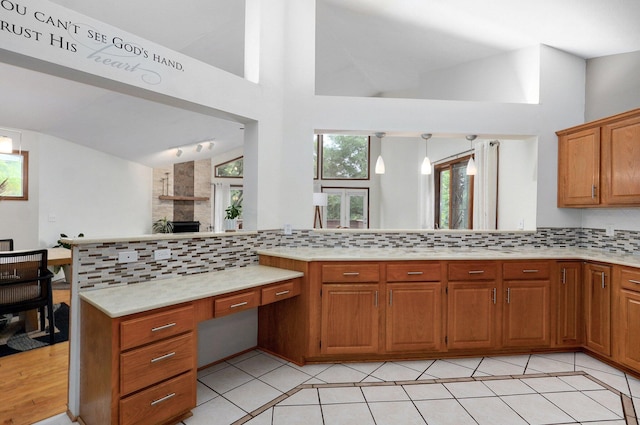 6025 S Farm Rd Unit 157, Springfield, MO 65810 - kitchen with backsplash, light countertops, a peninsula, and high vaulted ceiling